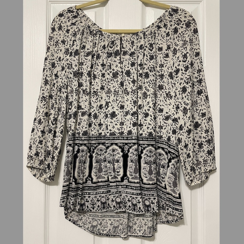 Lucky Brand Top (Black & White, Size Medium)